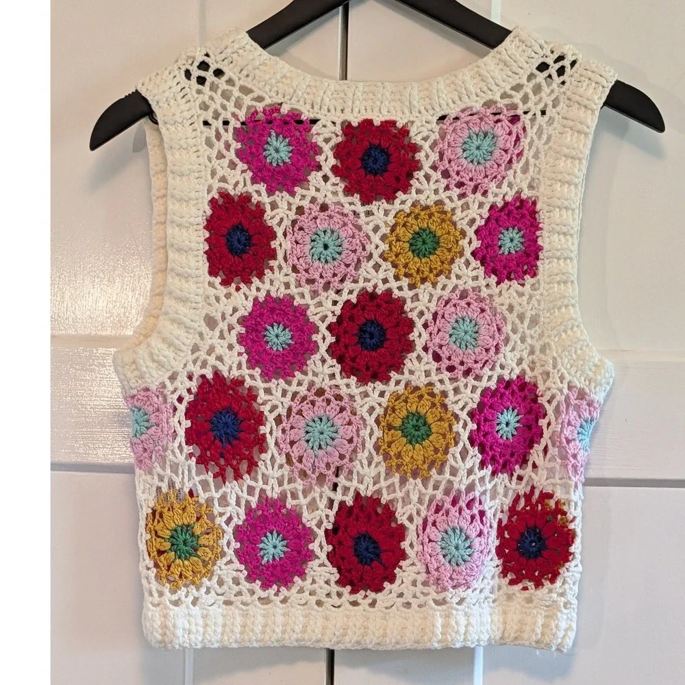 Entro Crochet Granny Square NEW Sweater Vest Floral Boho Ivory Size Small NWT